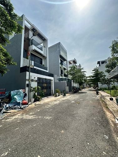 Chính chủ bán gấp Nhà KDC Sài Gòn South. DT: 181m2. Giá: 48 tr/m2 tính