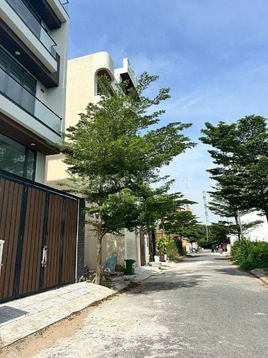 Chính chủ bán gấp Nhà KDC Sài Gòn South. DT: 181m2. Giá: 48 tr/m2 tính