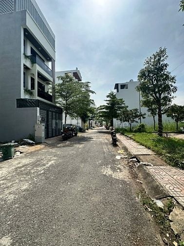 Chính chủ bán gấp Nhà KDC Sài Gòn South. DT: 181m2. Giá: 48 tr/m2 tính