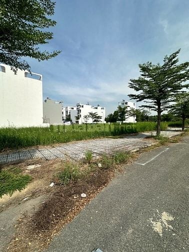 Chính chủ bán gấp Nhà KDC Sài Gòn South. DT: 181m2. Giá: 48 tr/m2 tính