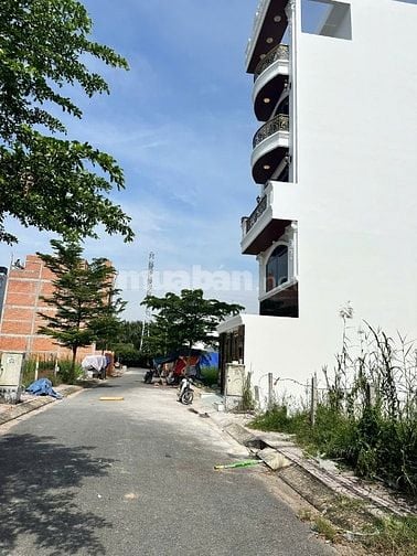 Chính chủ bán gấp Nhà KDC Sài Gòn South. DT: 181m2. Giá: 48 tr/m2 tính