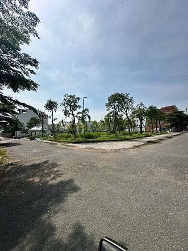 Chính chủ bán gấp Nhà KDC Sài Gòn South. DT: 181m2. Giá: 48 tr/m2 tính