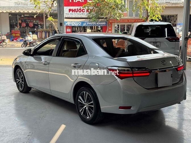Toyota Altis 2018 1.8G Bạc 66000 km
