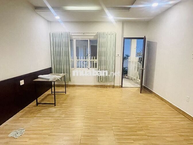 Cho thuê phòng trống làm văn phòng ngay Ngã Tư Thủ Đức