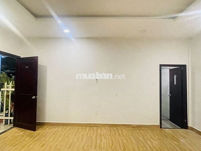 Cho thuê phòng trống làm văn phòng ngay Ngã Tư Thủ Đức