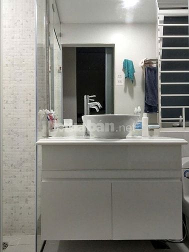 Kẹt tiền bán nhà 3 tầng nhỏ xinh HXH cuối Trường Sa, giáp PN, 4.87 tỷ