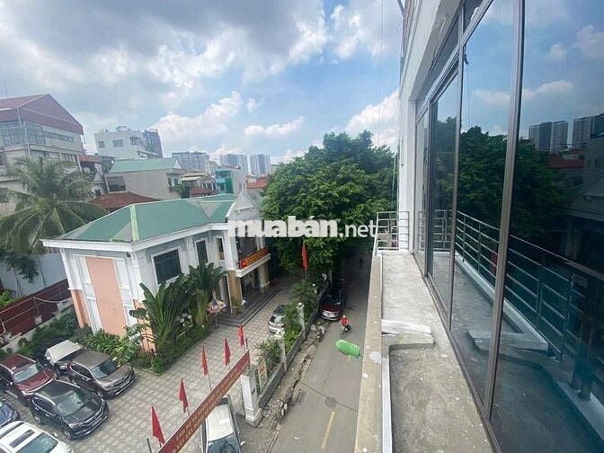 Cho thuê MBKD Tầng 1 Mặt Phố Quan Nhân 20tr