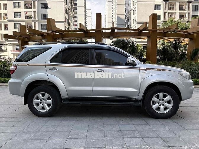 Toyota Fortuner 2011 2.5g máy dầu số sàn