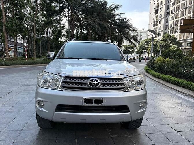 Toyota Fortuner 2011 2.5g máy dầu số sàn