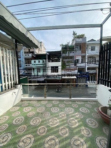 Nhà mặt tiền đường Lạc Long Quân. 5 tầng mới đẹp. 3,9m x 14m. 