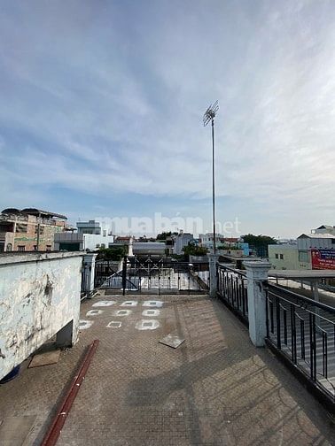 Nhà mặt tiền đường Lạc Long Quân. 5 tầng mới đẹp. 3,9m x 14m. 