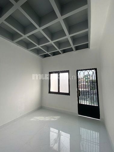 Nhà mặt tiền đường Lạc Long Quân. 5 tầng mới đẹp. 3,9m x 14m. 