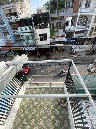 Nhà mặt tiền đường Lạc Long Quân. 5 tầng mới đẹp. 3,9m x 14m. 