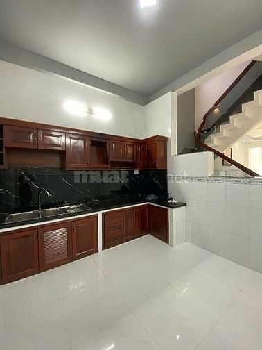 Nhà mặt tiền đường Lạc Long Quân. 5 tầng mới đẹp. 3,9m x 14m. 