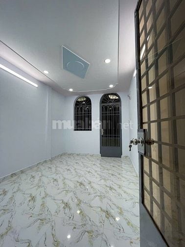 SIÊU RẺ TT Q10 HOÀ HẢO-HẺM XE HƠI THÔNG 2 ĐẦU-3PN-BAN CÔNG-NHỈNH HƠN Ỷ