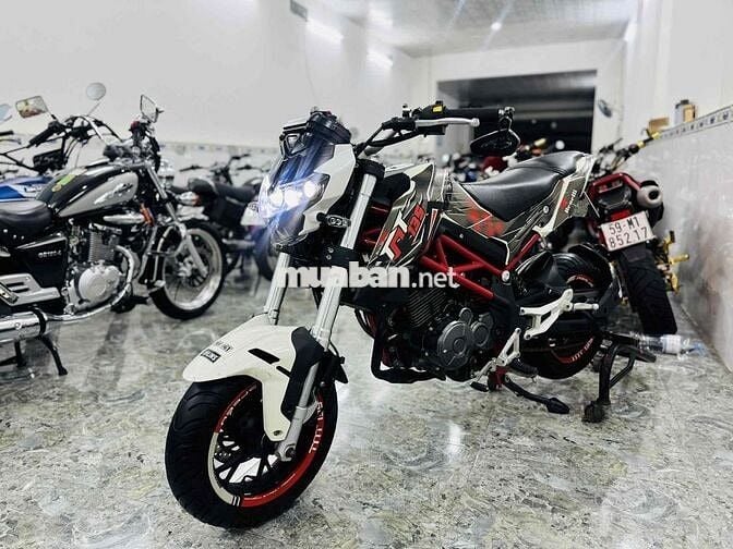 Benelli TNT125 Trắng Đỏ Đen