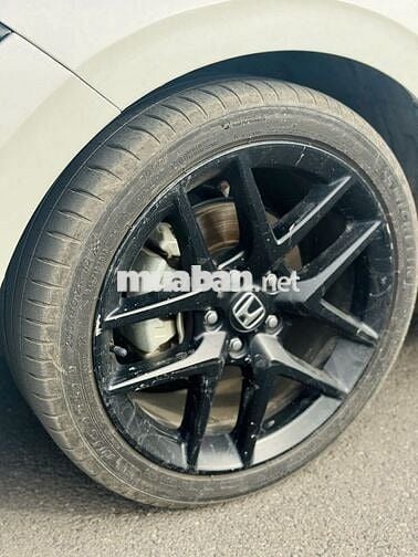 Honda Civic 2023 RS 1.5 AT - 32000 km