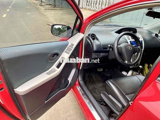 Toyota Yaris 2009 1.3 AT - 90000 km