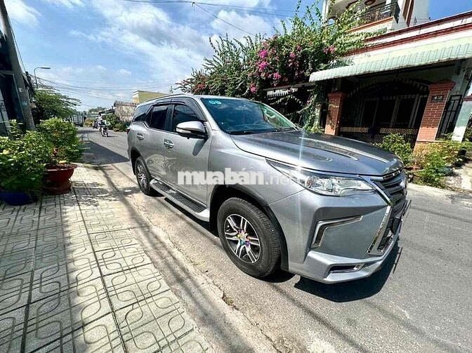 Toyota Fortuner 2017 Dầu Số sàn 68000 km Xám