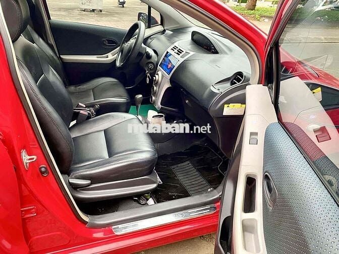 Toyota Yaris 2009 1.3 AT - 90000 km