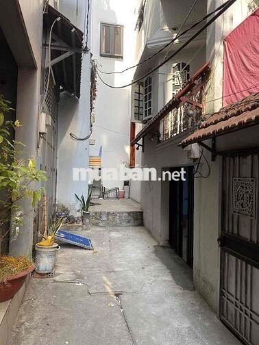 nguyên  căn 1 trệt 1 lầu,2 phòng ngủ,1 toilet