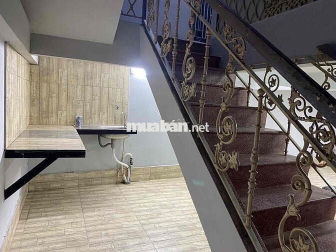 nguyên  căn 1 trệt 1 lầu,2 phòng ngủ,1 toilet