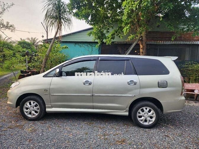 Xe Innova 2006 G - 345678 km