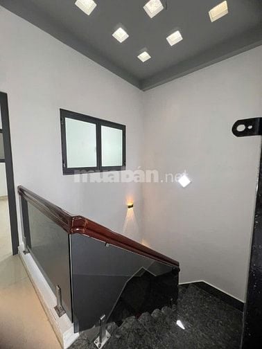 Cho thuê nhà mặt tiền kinh doanh Lạc Long Quân, Q11. Mới đẹp.