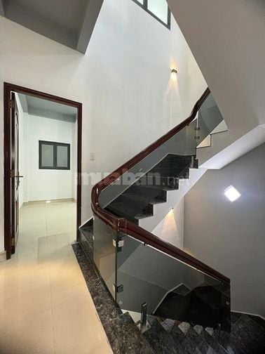 Cho thuê nhà mặt tiền kinh doanh Lạc Long Quân, Q11. Mới đẹp.