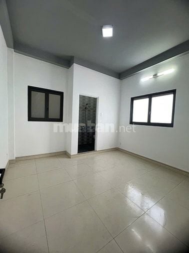 Cho thuê nhà mặt tiền kinh doanh Lạc Long Quân, Q11. Mới đẹp.