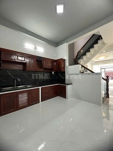 Cho thuê nhà mặt tiền kinh doanh Lạc Long Quân, Q11. Mới đẹp.