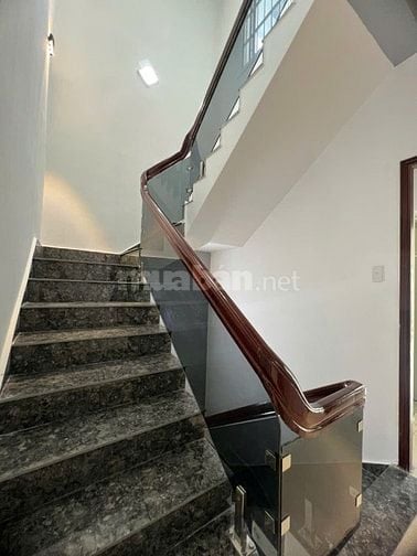 Cho thuê nhà mặt tiền kinh doanh Lạc Long Quân, Q11. Mới đẹp.