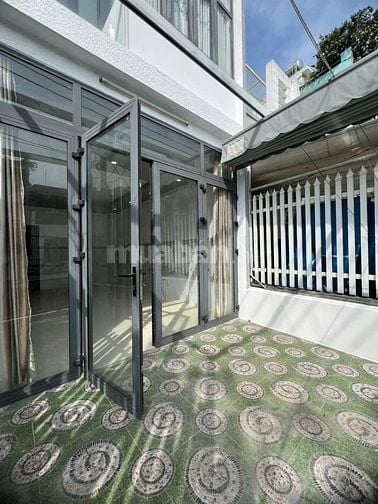 Cho thuê nhà mặt tiền kinh doanh Lạc Long Quân, Q11. Mới đẹp.