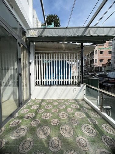 Cho thuê nhà mặt tiền kinh doanh Lạc Long Quân, Q11. Mới đẹp.