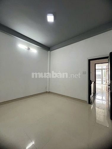 Cho thuê nhà mặt tiền kinh doanh Lạc Long Quân, Q11. Mới đẹp.