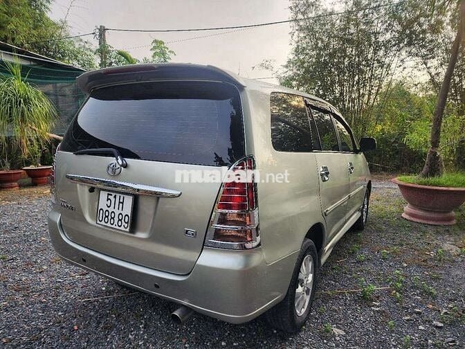 Xe Innova 2006 G - 345678 km