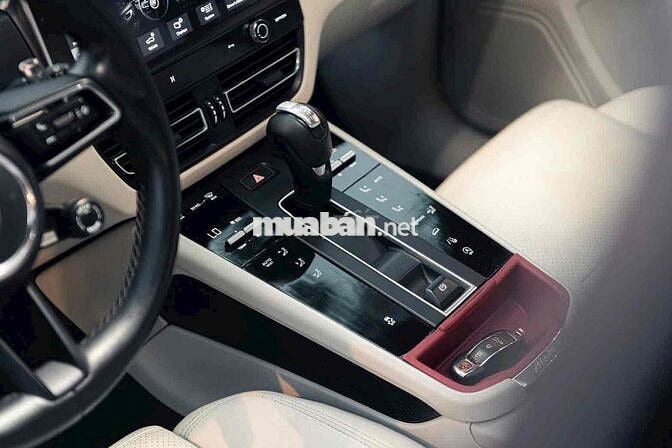 Porsche Macan FL Model 2022 . Đen - Kem . Odo 5v8