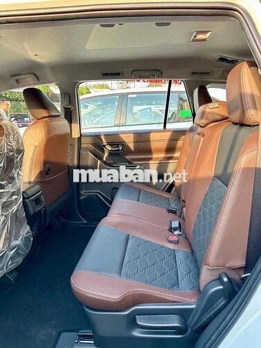 TOYOTA INNOVA CROSS G GIÁ TỐT - KM LỚN