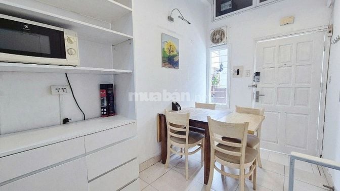 Bán căn hộ CCMN 3 phòng ngủ trung tâm Cầu Giấy, Hà Nội.