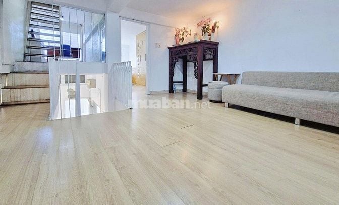 Bán căn hộ CCMN 3 phòng ngủ trung tâm Cầu Giấy, Hà Nội.