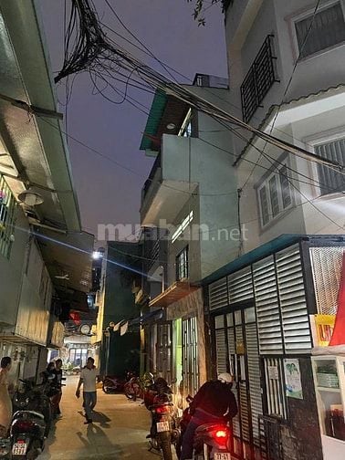 Bán nhà nhỏ nhỉnh 3 tỷ. Hẻm xe hơi quận 11 giáp quận 10. 