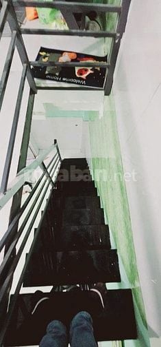 Bán nhà nhỏ nhỉnh 3 tỷ. Hẻm xe hơi quận 11 giáp quận 10. 