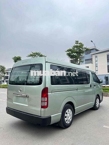Toyota Hiace 2011