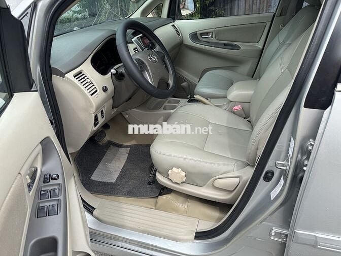 Toyota Innova 2016 2.0G Bạc