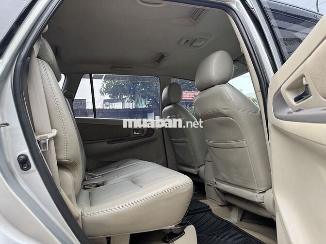 Toyota Innova 2016 2.0G Bạc