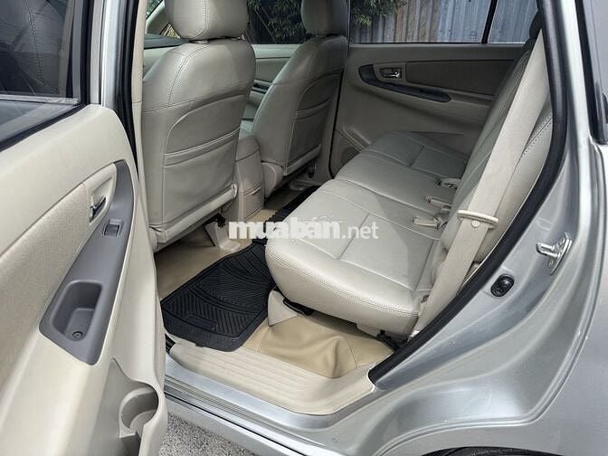 Toyota Innova 2016 2.0G Bạc