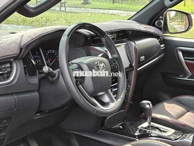 Toyota Fortuner 2022 Legender 2.4 4x2 AT - 80000km