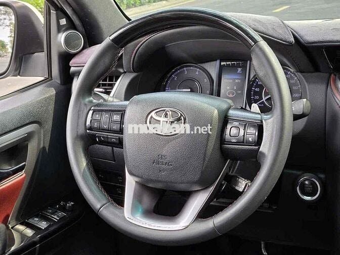 Toyota Fortuner 2022 Legender 2.4 4x2 AT - 80000km