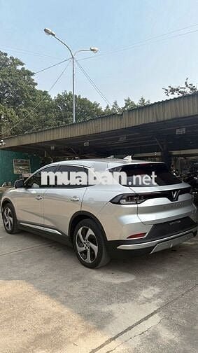 VinFast VF8 Eco 2023 Pin SDI Bạc