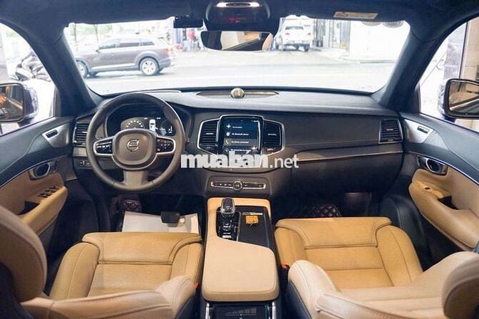 ♻️ VOLVO XC90 T8 Recharge ♻️

✔️ Sản xuất 2021 ,